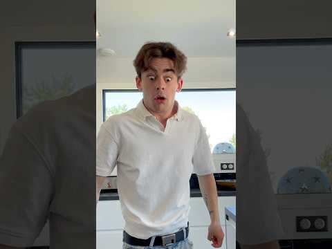 QUAND TON VERRE TOMBE🥛🤣#humour #shorts thumbnail