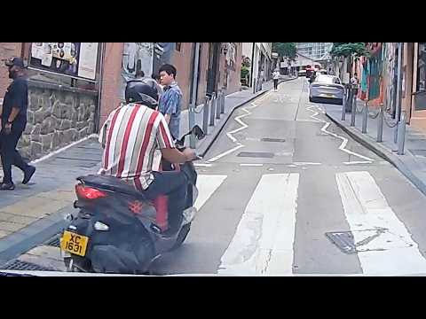 車CAM直擊 - PK南亞26 斑馬線砵9人叫人開車 thumbnail