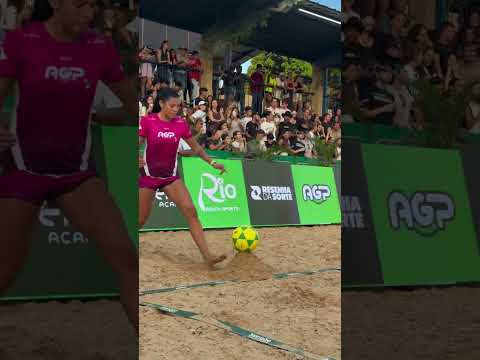 Ana Castela jogando futvôlei. ? #anacastela #boiadeira #explore #feedshorts thumbnail