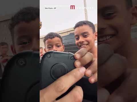 PM deixa criança acionar sirene e reação emociona: "Vou ser polícia" thumbnail