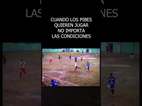 Mis compas y yo jugando en estos días lluviosos #futbol #futbolmemes #pasión #futbolargentino thumbnail