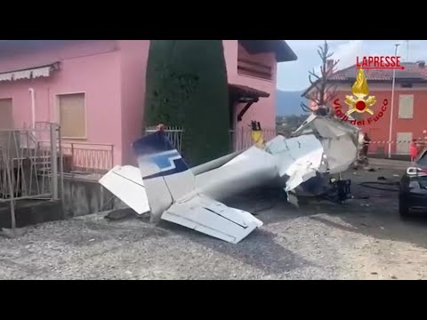 Ultraleggero precipita tra le case di Valbrembro: l'intervento dei vigili del fuoco thumbnail