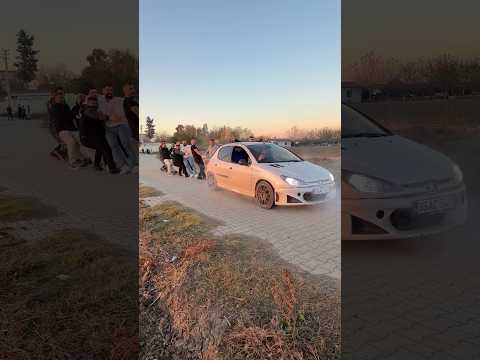Bir arabayı kaç kişi durdurabilir? thumbnail