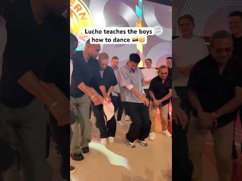 Lucho shows his teammates how to dance 🕺🇨🇴😁 thumbnail