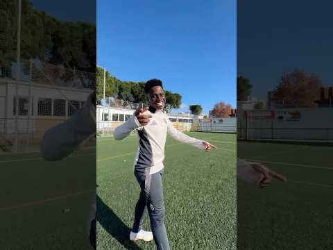 VINICIUS JR SE ENFRENTA A UN FREESTYLER thumbnail