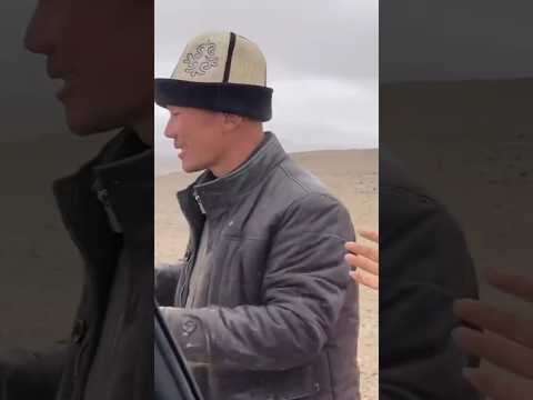 🇨🇳 牧民亮出党员徽章拒收谢金，纯朴善意闪耀雪山脚下 🇬🇧 Herders Show Party Badge, Refuse Money from Stranded Tourists thumbnail