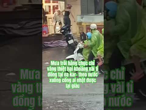 Trôi vàng xuống cống do mưa đầu mùa thumbnail