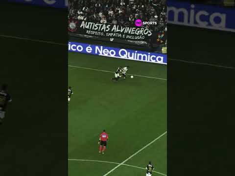QUE INTIMIDADE TEM O LATERAL MATHEUS BIDU COM A BOLA! #shorts thumbnail