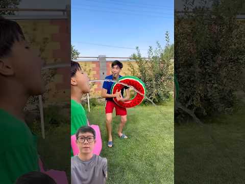 Cậu bé biết phun nước #trending #trendingshorts #trendingvideo #shorts #shortsviral #viralshorts thumbnail