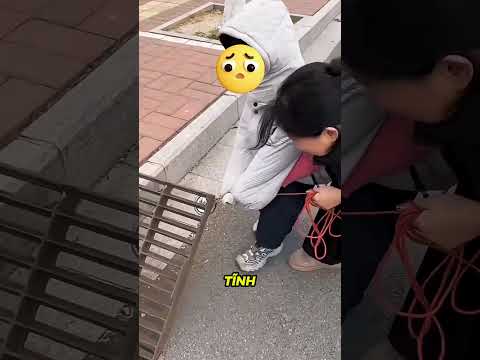 mẹ kiếm tiền ở dưới cống. thumbnail