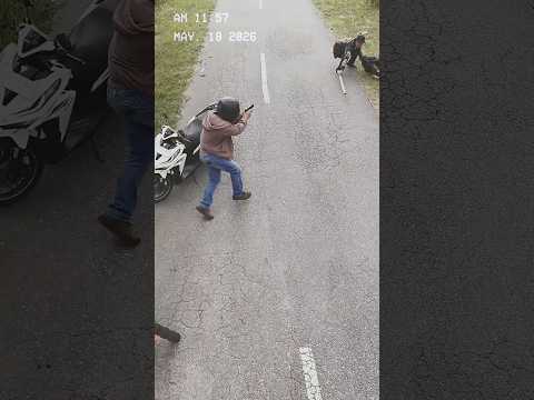 Gengs try to steal, but the police in action.. thumbnail