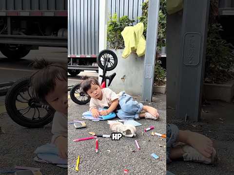 Bapak ini keasikan main HP sampai lupa sama sibocil? thumbnail