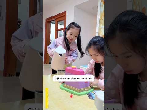 Em gái bất cẩn làm đổ nước nóng lên tay tôi thumbnail