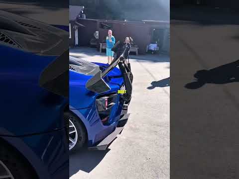 Mobil Lamborghini Ini Punya Sayap Depan thumbnail