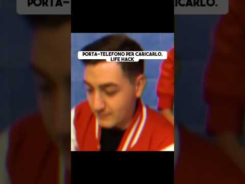 Porta telefono per caricarlo. Life Hack 🔌 thumbnail