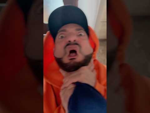 😭😨 How to have you mom’s attention #funnyvideos #funny #littlefamily #adolescence #comedy thumbnail