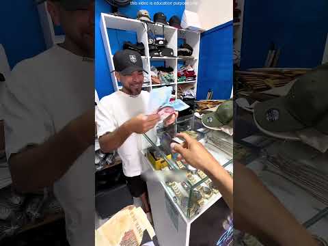 عندما طلب منه دفع الحساب تفاجئ الجميع بهذه النقود !! #shorts thumbnail