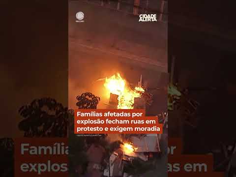 Famílias afetadas por explosão fecham ruas em protesto e exigem moradia #Shorts #CidadeAlerta thumbnail