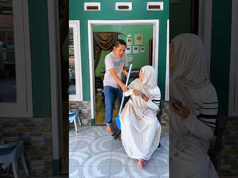 Mama suruh nyampu malah main hp terus thumbnail