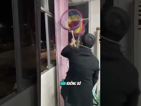 Người cha hạ gục drone theo dõi con gái #shorts thumbnail