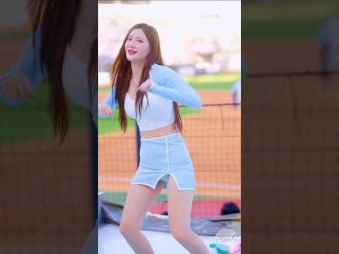 비율 미쳤네..ㄷㄷ 김해리 치어리더 金海莉 Kim Hae-Ri cheerleader ktwiz thumbnail