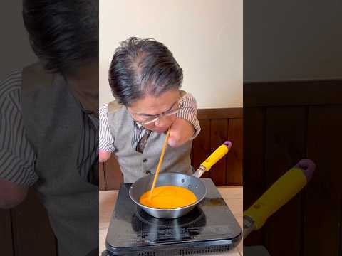 乙武さんのオムライス作り 🍳 Omurice Making with Amazing OTO thumbnail
