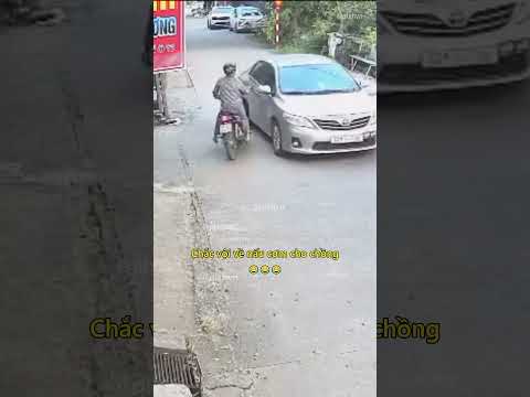 Chắc vội về nấu cơm cho chồng 😂 #antoangiaothong #laixeantoan #shorts thumbnail