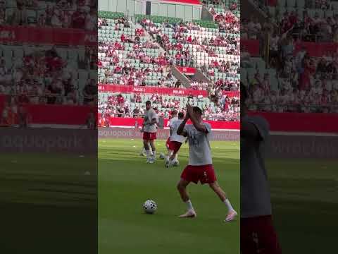 WYJĄTKOWY GEST PRZED MECZEM POLSKA – UKRAINA #SHORTS thumbnail