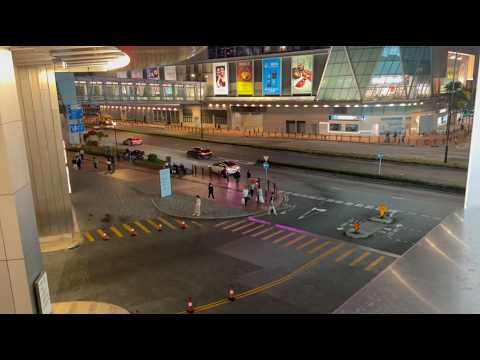直擊 - 我交錢不就行了嗎？中港Teslun 楊屋道錯過入口 倒車數十米 (轉載) thumbnail
