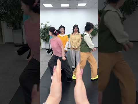看谁反应快 #办公室游戏 thumbnail