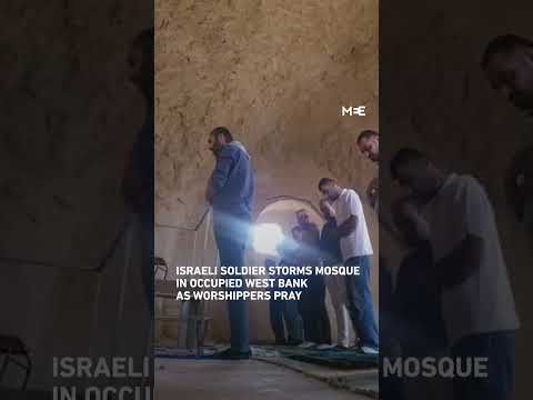 Israeli soldier storms mosque in occupied West Bank thumbnail