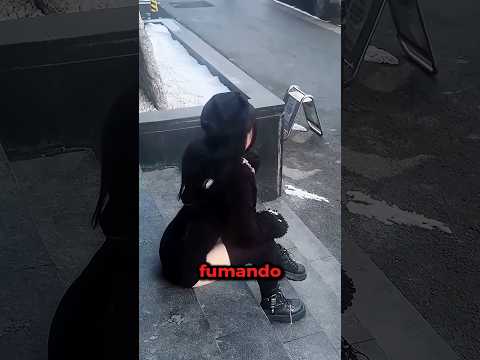 Pensava che sua sorella stesse FUMANDO!🤯 thumbnail
