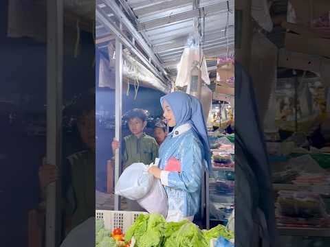 Pasar jogja pun di borong sama ricis #riaricis #moana thumbnail