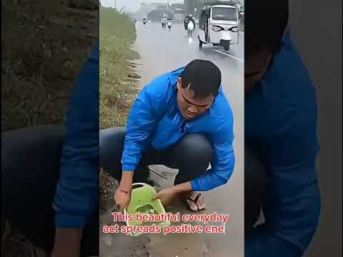 It wasn't his job...but he dìd it anyway. #short,#kindness,#help,#love thumbnail