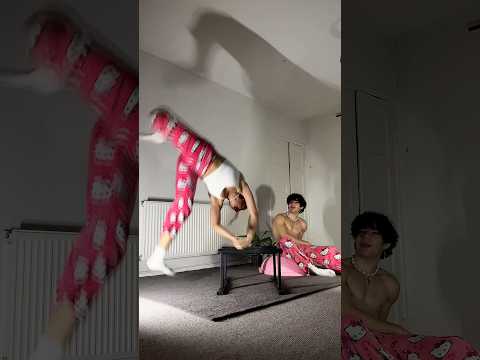 How did THIS even happen 💀🤣 #calisthenics #motivation #gym #gymmotivation #streetworkout thumbnail