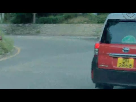 車CAM直擊 - 又係的士佬🐶 迴旋處話出就出，好彩平時揸得慢，唔係一定撞埋上去 thumbnail