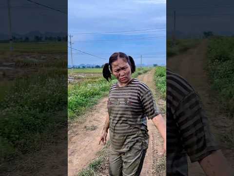 Khối nghỉ hè đang chuẩn bị tiến về lễ đài? #funny #comedy #trending thumbnail