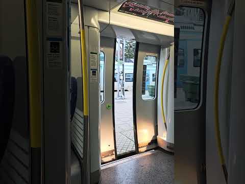 Stockholm Trains - doors opening thumbnail