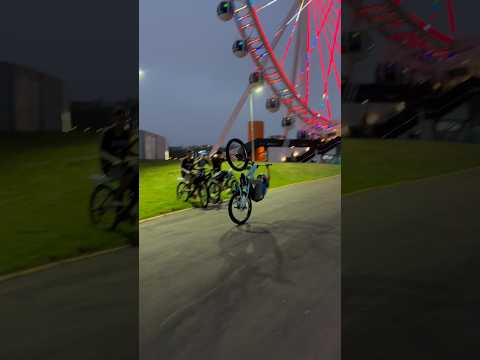 Que cenário top ❤️😱 muito grau na frente da roda gicante #bike #244 #parque #viral #shorts #fyp thumbnail