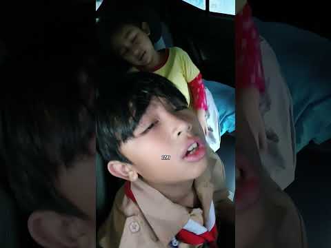 Mama Kaget Dedek Ganggu Bk Topi Pramuka Ara Teriak Papa Cepat Takut Terlambat D Mobil. Papa Pipis 🚘🫣 thumbnail