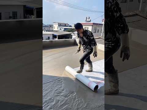 Puso la alfombra sobre cemento MOJADO… ¡Gran error! 😱🧱😂 thumbnail