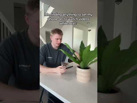 How To Eat And Watch #Shorts thumbnail