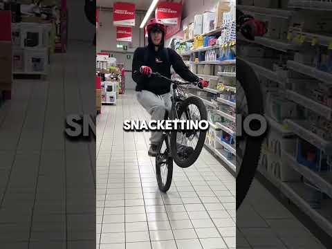 Entro al SuperMercato in Bici! Mi hanno cacciato? 🤬😬 thumbnail