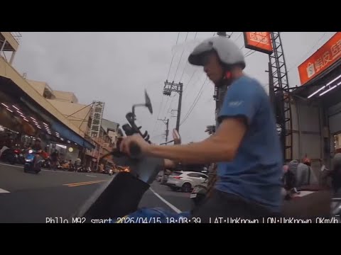 【車禍影片】新車第一撞 thumbnail
