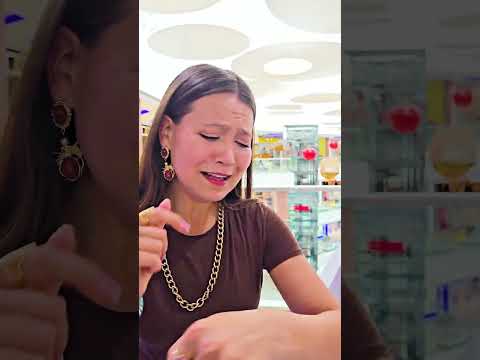 АРИАНА НИКАК НЕ МОЖЕТ УЕХАТЬ😩 thumbnail