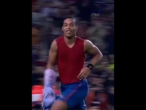 Ronaldinho Magic Skills 😱 thumbnail