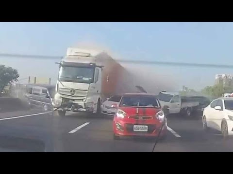 【車禍影片】吃毒的威力（2026.05.27 國道一號永康段324公里處 thumbnail