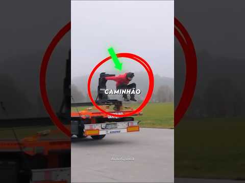 O que ACONTECE se PULAR de um CAMINHÃO em MOVIMENTO!! thumbnail