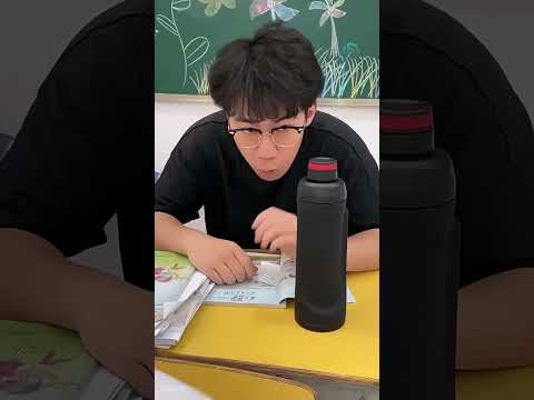 المعلم كان عنده خطة رهيبة علشان يكشف جوالات الطلاب في المدرسة!! #shorts thumbnail