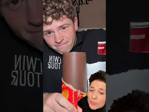 Viral çikolata kaplı cipsi denedim! Chocolate and chips #shorts #tarif thumbnail